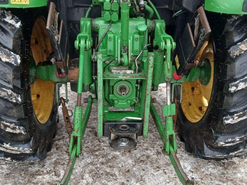John Deere 5720