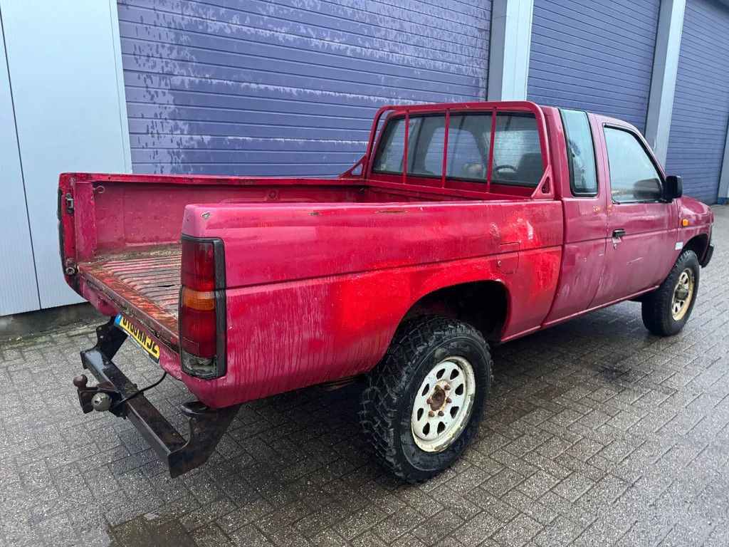Nissan KING CAB **4X4-2500DIESEL**