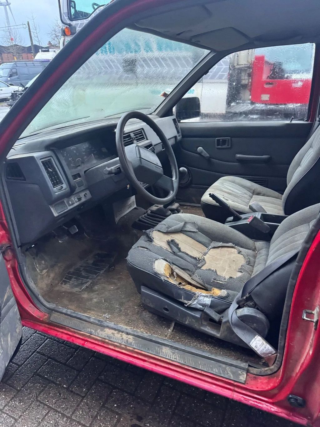 Nissan KING CAB **4X4-2500DIESEL**