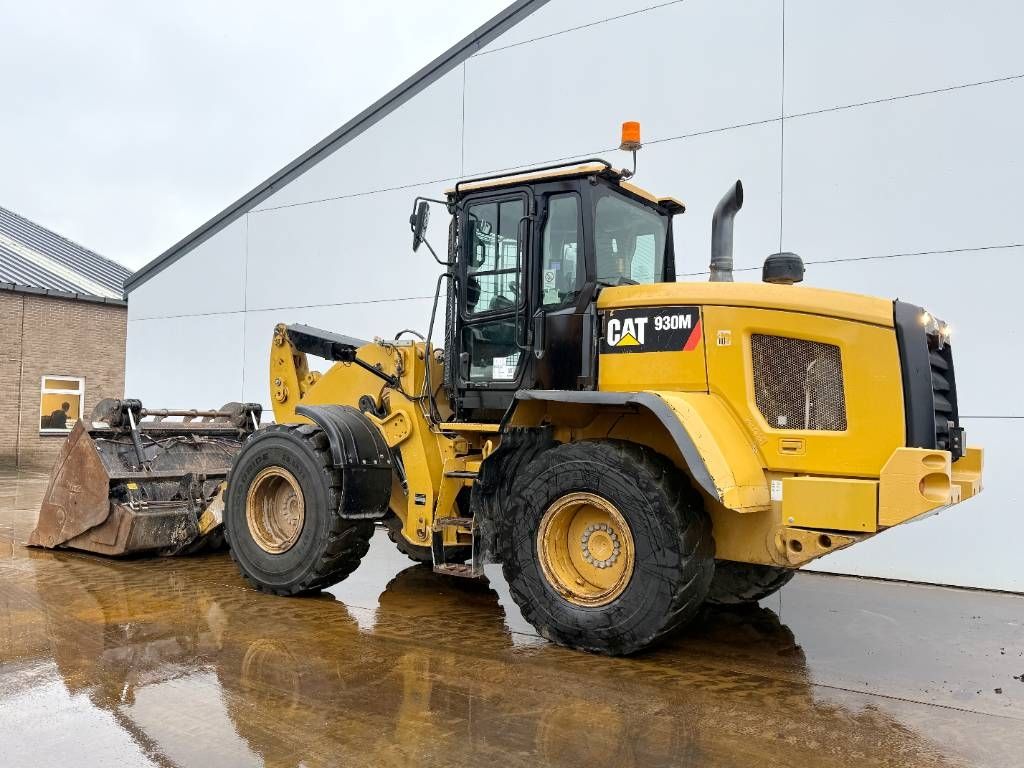 CAT 930M - High-tip Bucket / Weight System