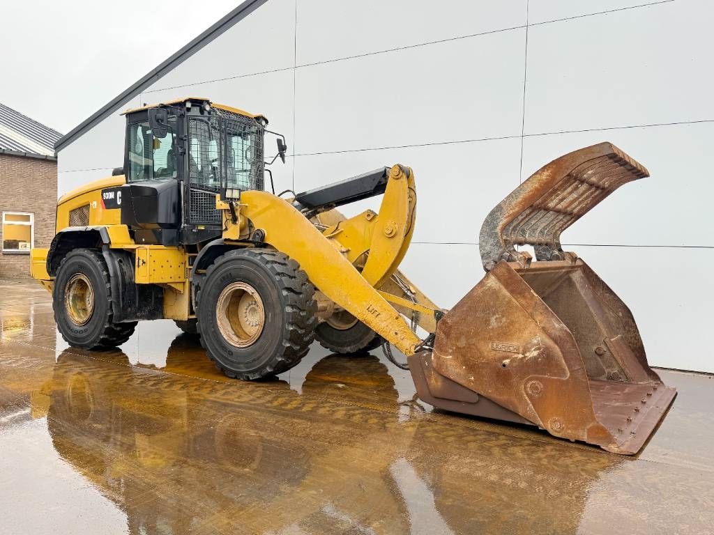 CAT 930M - High-tip Bucket / Weight System