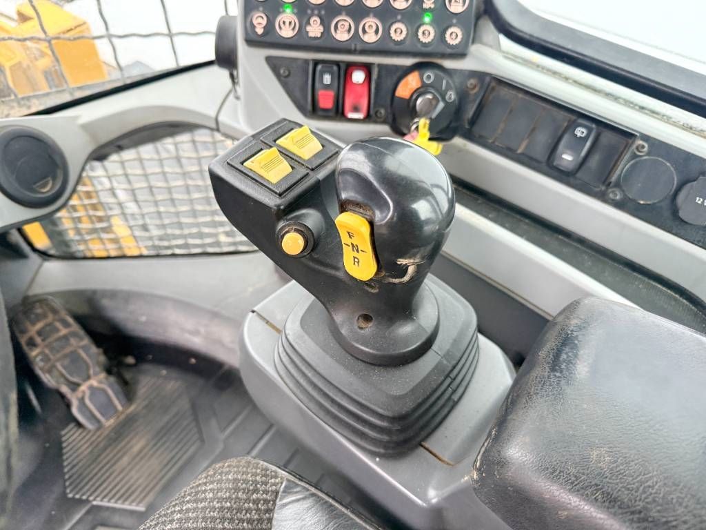 CAT 930M - High-tip Bucket / Weight System