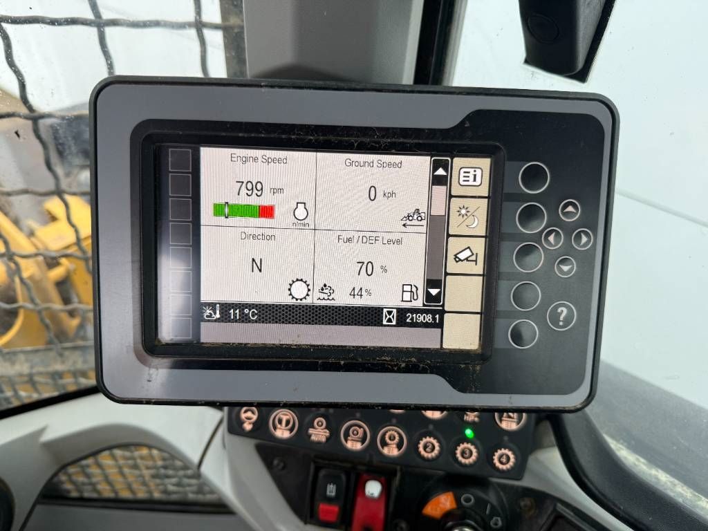 CAT 930M - High-tip Bucket / Weight System