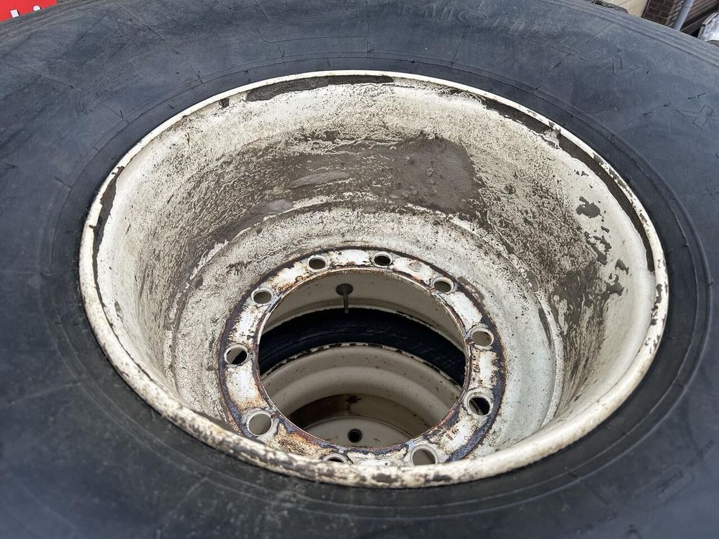 Bandenmarkt 24x20.5 - Gebruikt