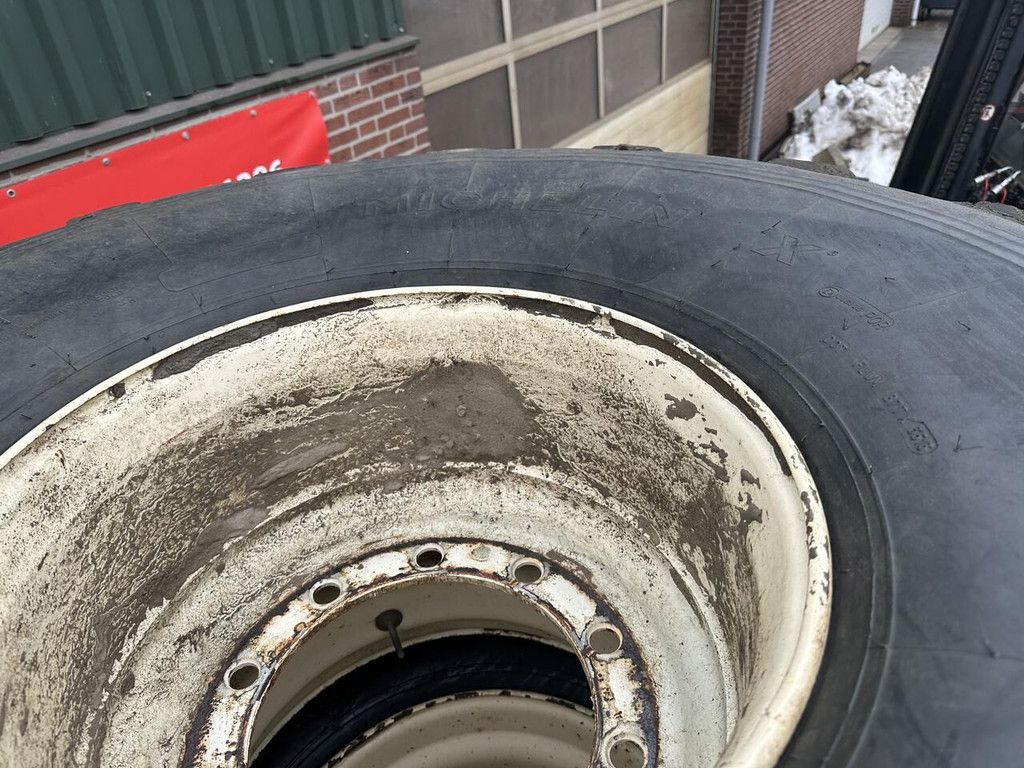 Bandenmarkt 24x20.5 - Gebruikt