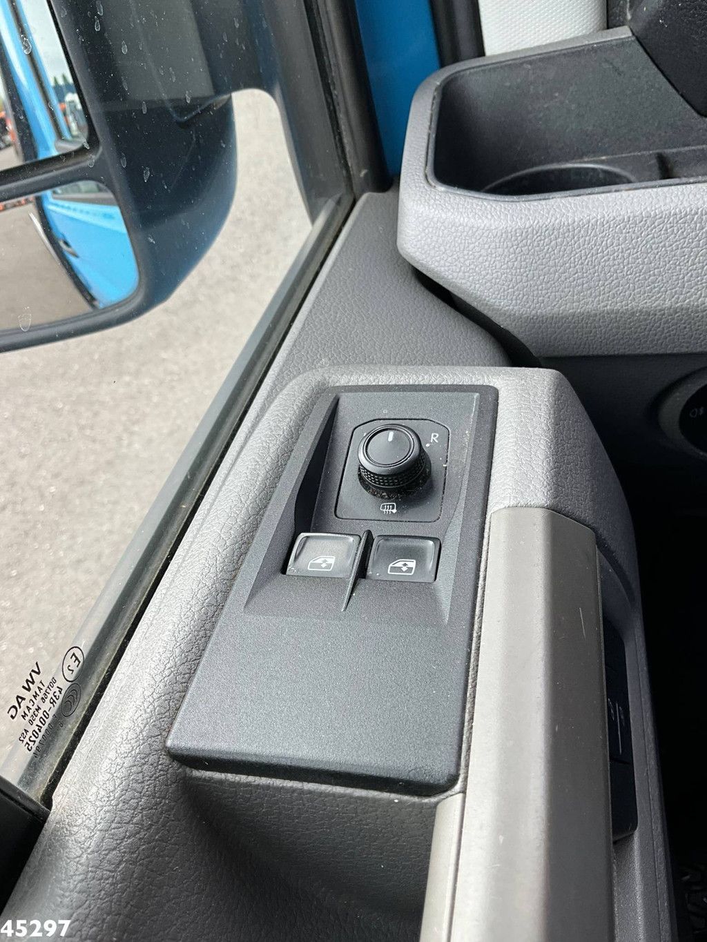 Volkswagen Crafter 35 2.0 TDI met Nieuwe Oprijcarrosserie