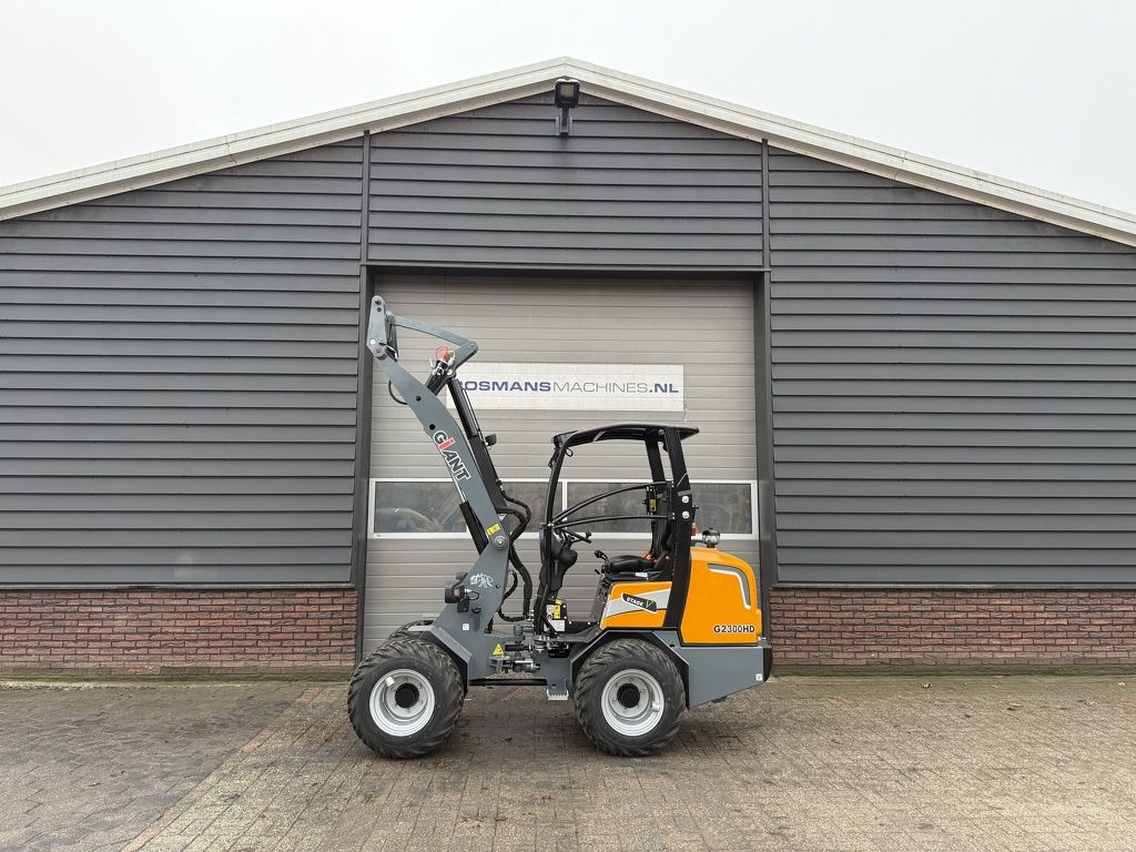 Giant G2300 HD minishovel NIEUW