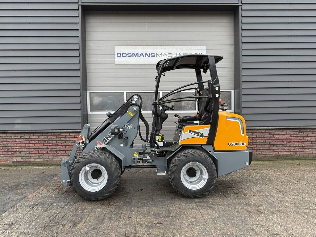 Giant G2300 HD minishovel NIEUW