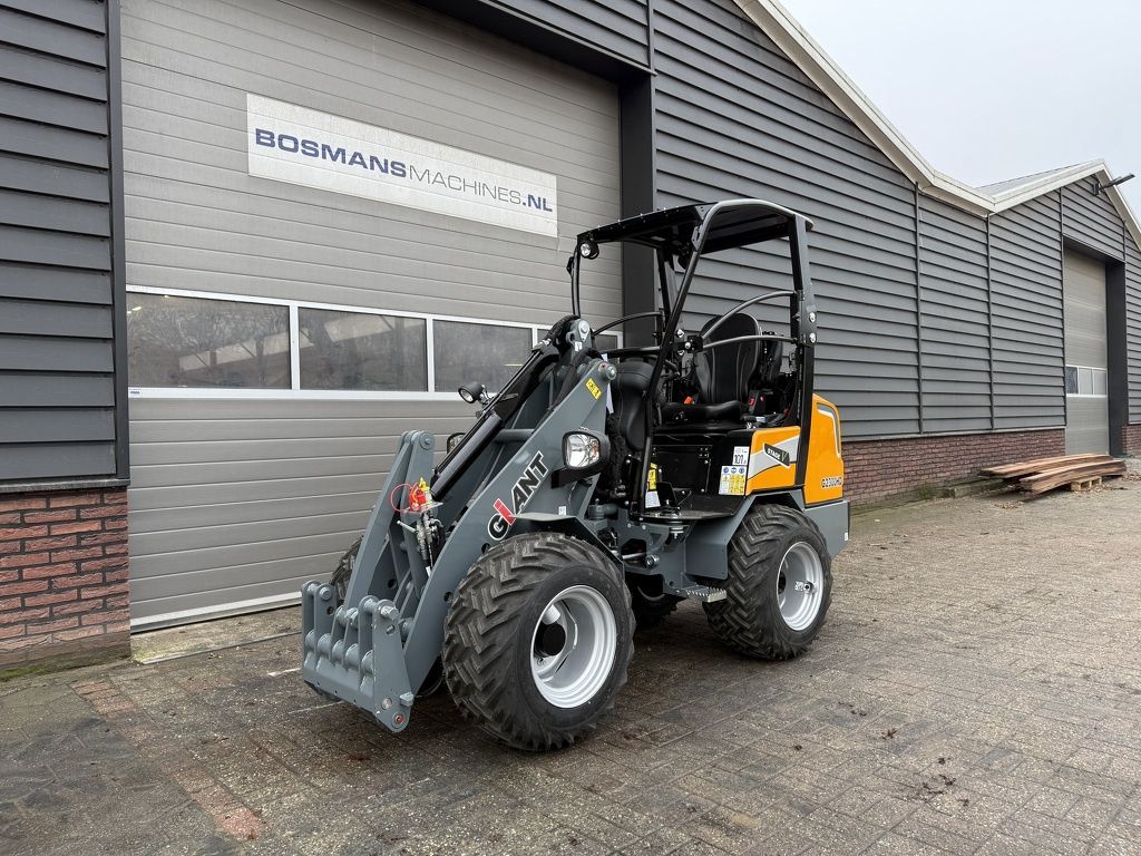 Giant G2300 HD minishovel NIEUW