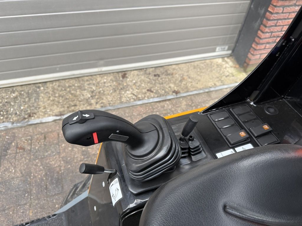 Giant G2300 HD minishovel NIEUW