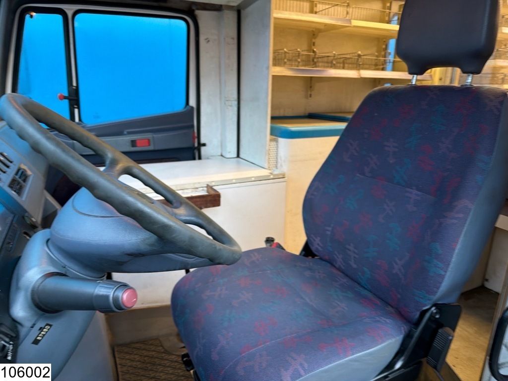 Mercedes Vario 814D Promotional Truck, Manual transmission
