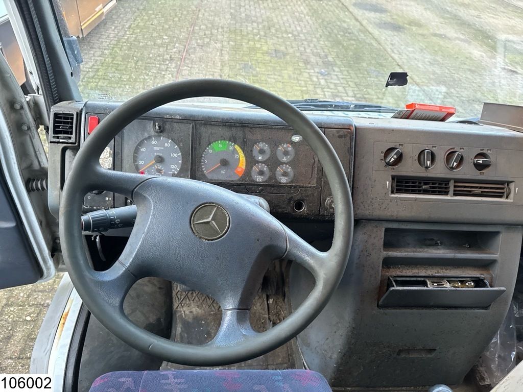 Mercedes Vario 814D Promotional Truck, Manual transmission