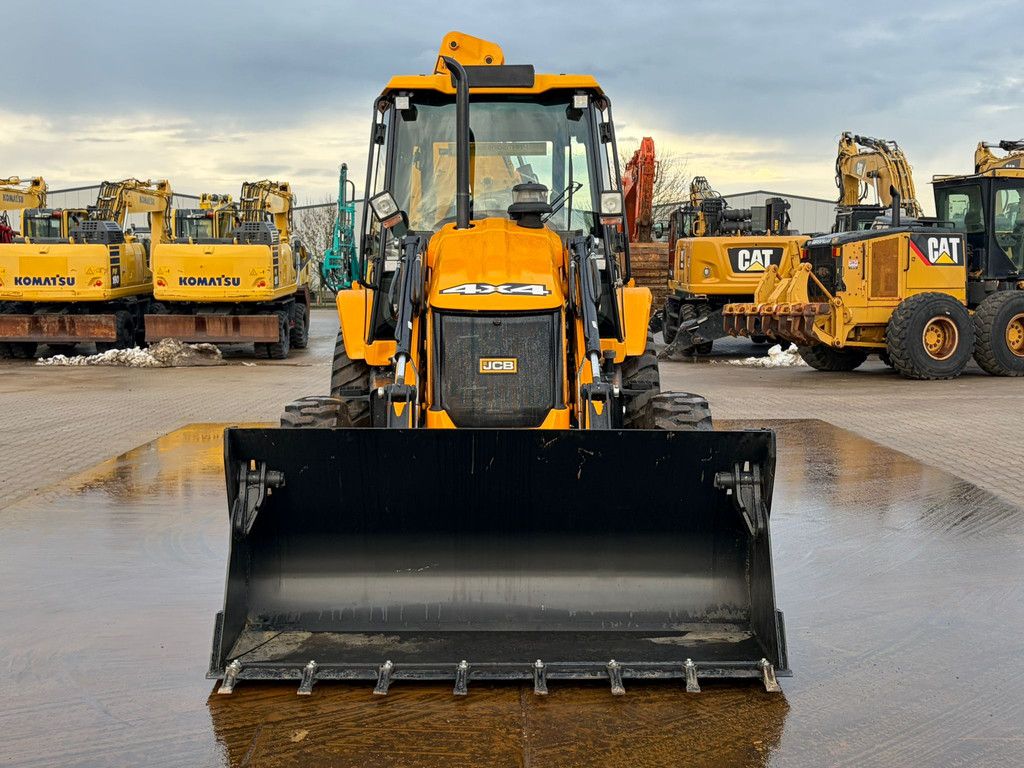 JCB 3DX 4x4 Telescopic boom, 6-1 bucket, AC Cabin Hammerlines