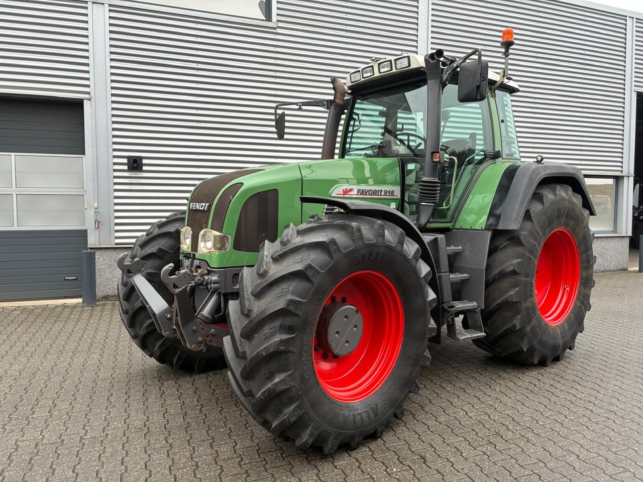 Fendt Favorit 916 Vario tractor