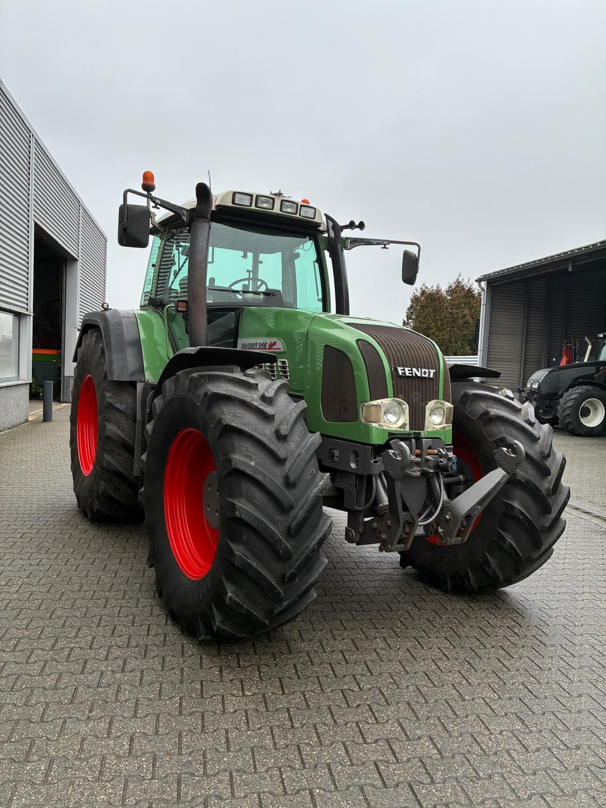 Fendt Favorit 916 Vario tractor