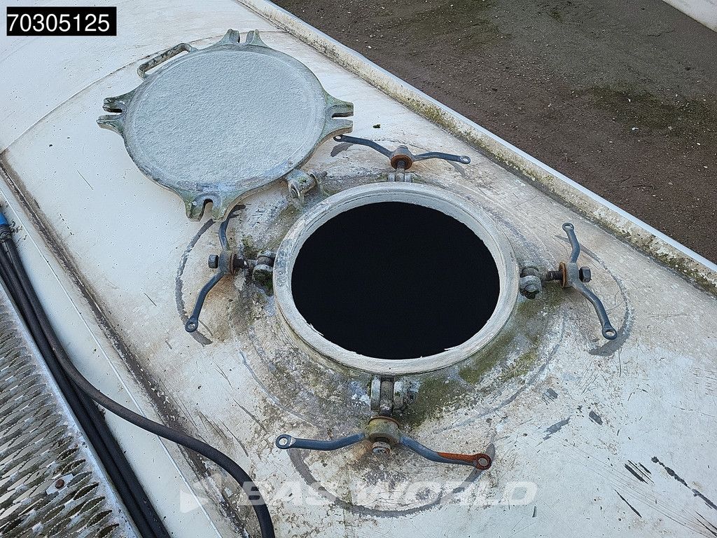 Feldbinder EUT 35.3 3 axles 35000L