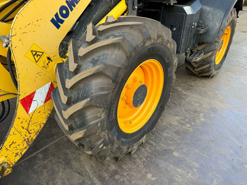 Komatsu WA100M-8EO - New Tires