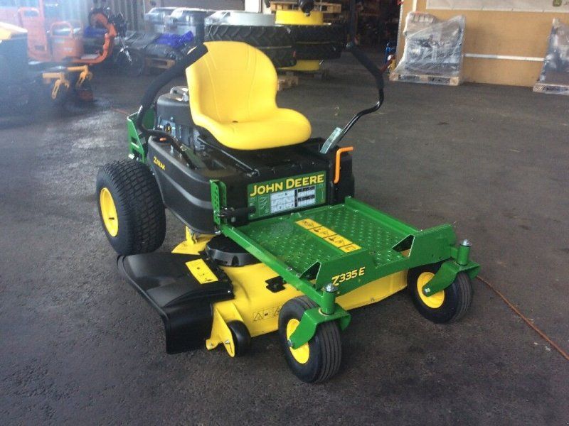 John Deere Z-Trak Z335E