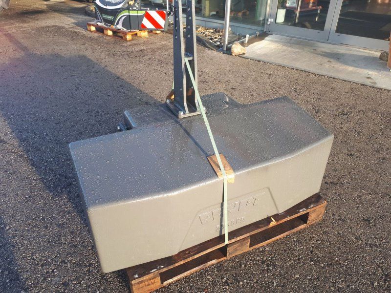 Fendt Gusseisengewichte 2500kg