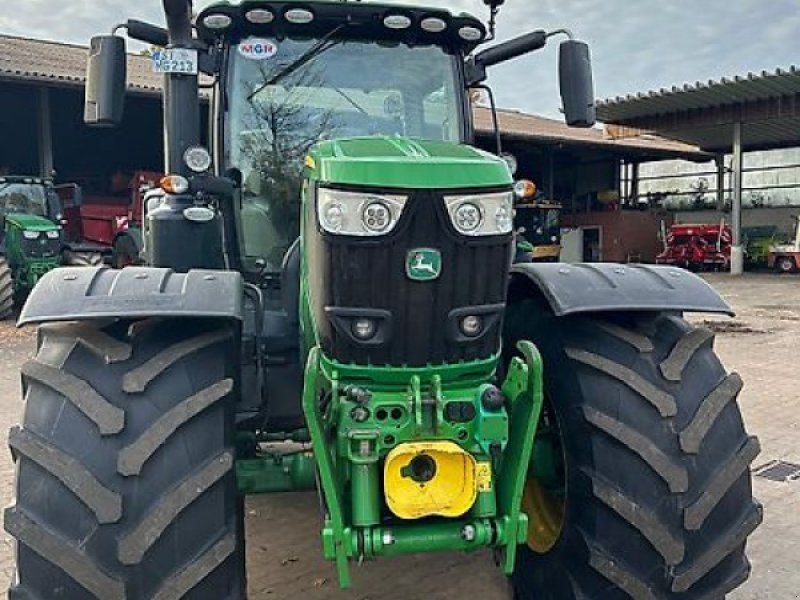 John Deere 6215R mit RDRA+Frontzapfwelle