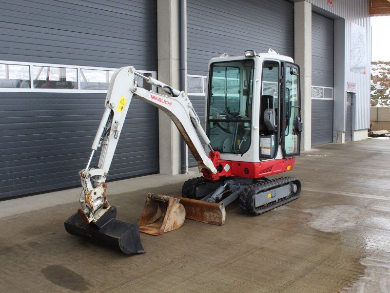 Takeuchi TB 216  Powertilt