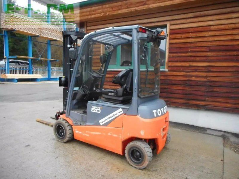 Toyota 8fbm20z triplex 4,7m + 3. u. 4. kreis bis gabelt