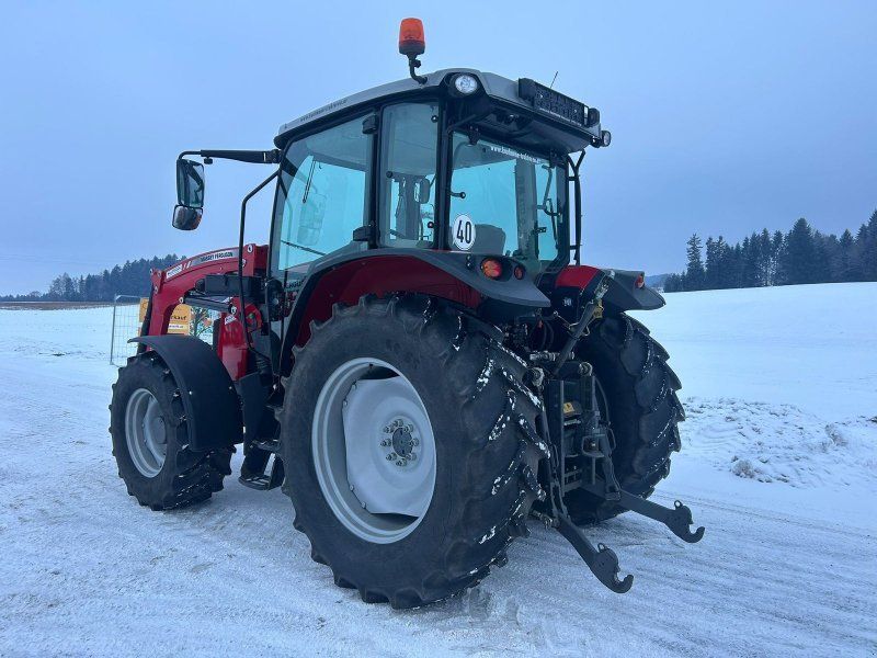 Massey Ferguson 5711
