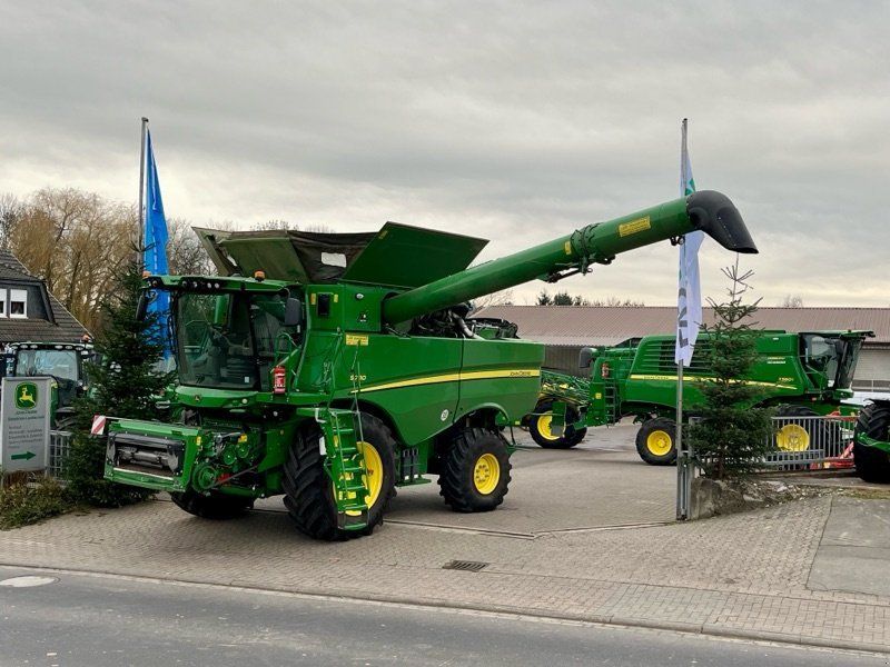 John Deere S780