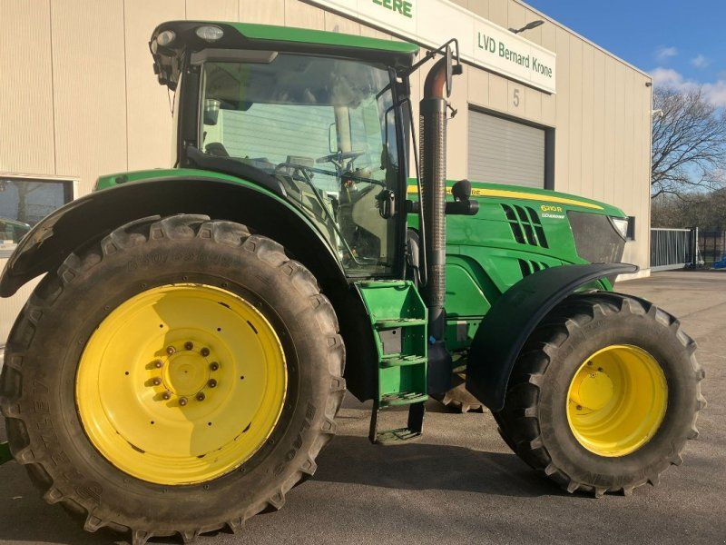 John Deere 6210R