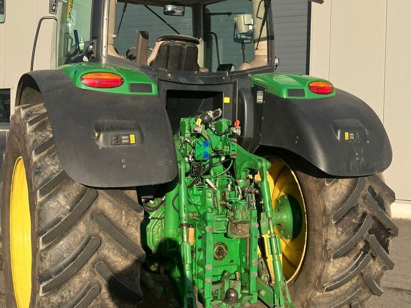 John Deere 6210R