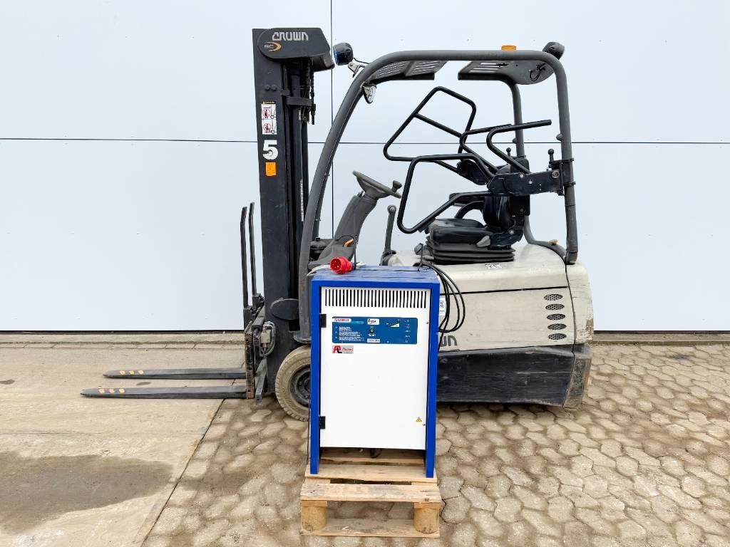 Crown SC4240-1.6 - Duplex / Side Shift / Full Electric