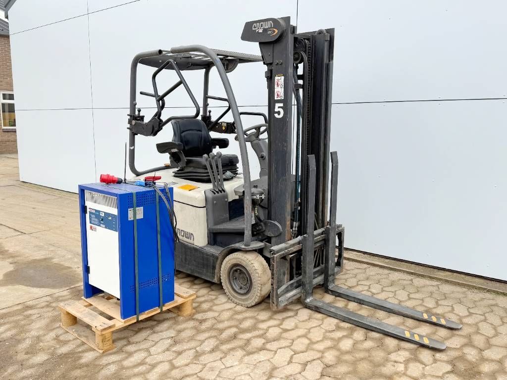 Crown SC4240-1.6 - Duplex / Side Shift / Full Electric