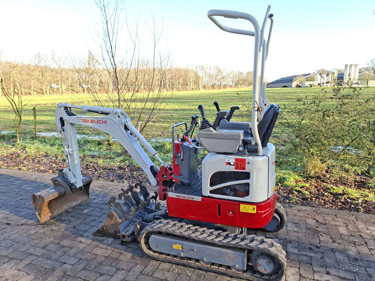 Takeuchi TB210R | bj2022 | 805uur | 3 bakken