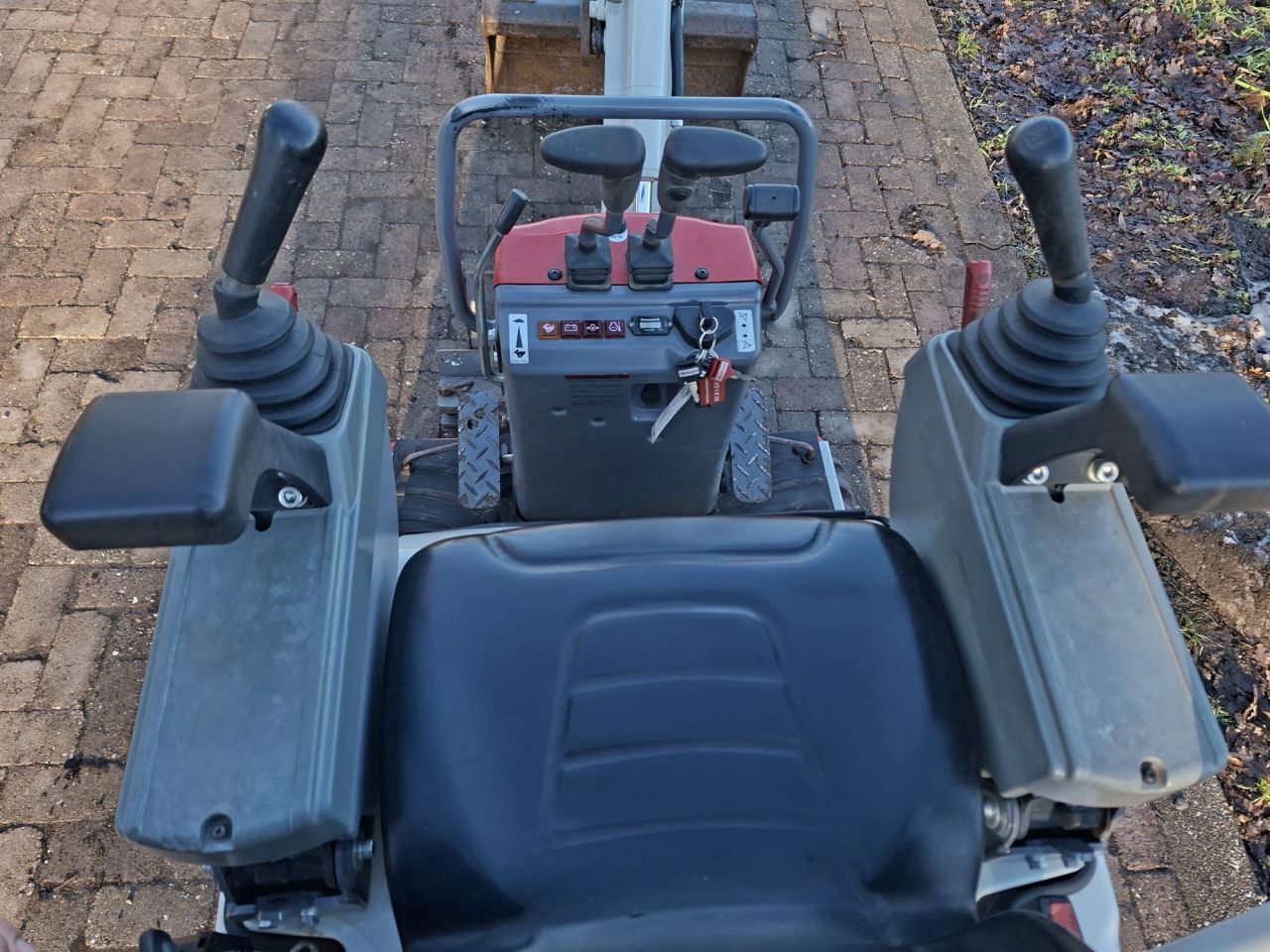 Takeuchi TB210R | bj2022 | 805uur | 3 bakken