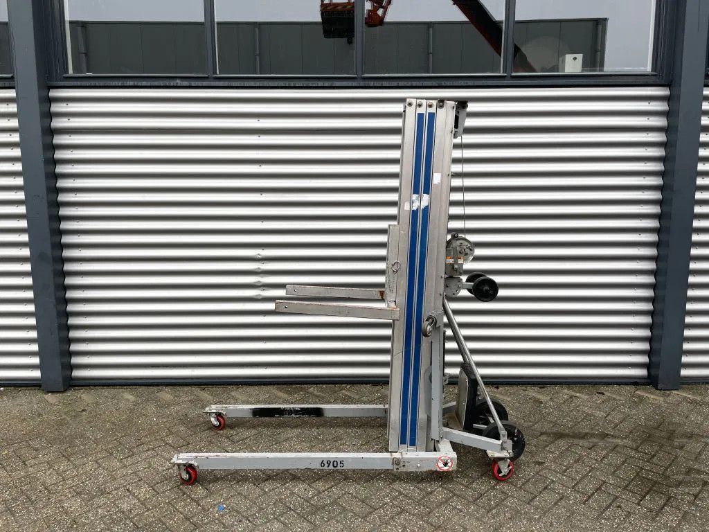 Genie SLC-24 Materiaallift kanaallift