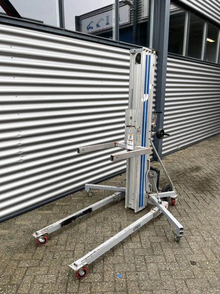 Genie SLC-24 Materiaallift kanaallift