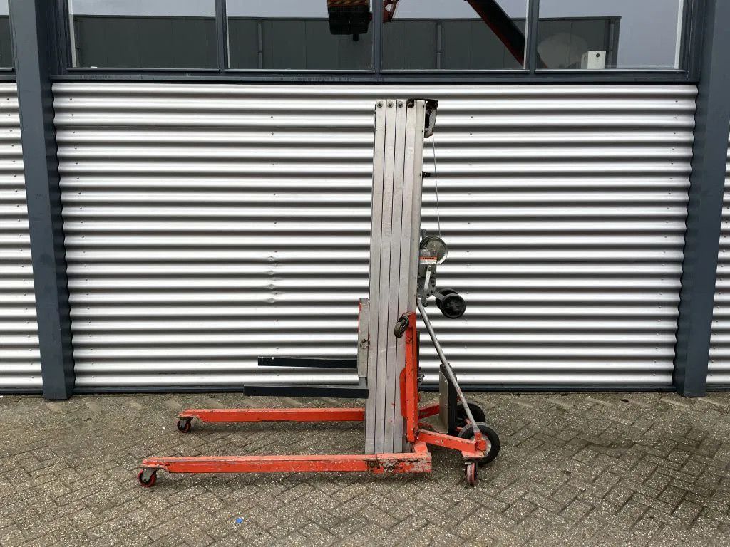 Genie SLC-24 Materiaallift kanaallift