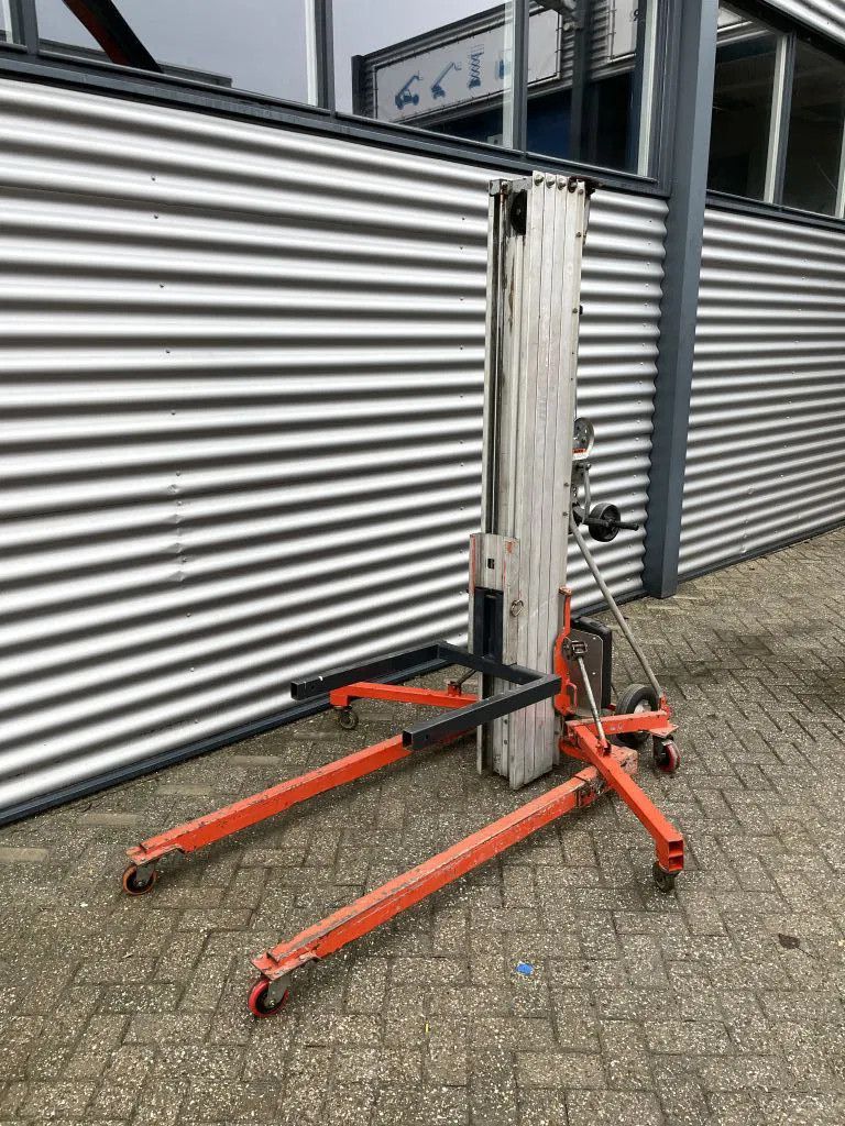 Genie SLC-24 Materiaallift kanaallift