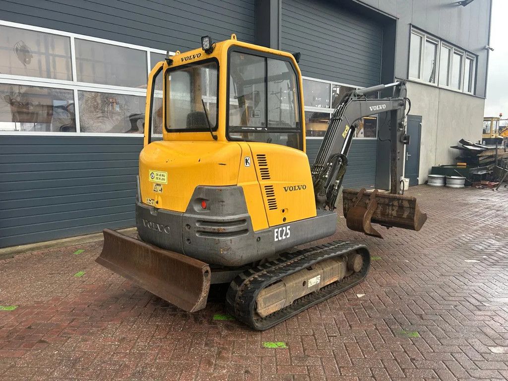 Volvo EC25