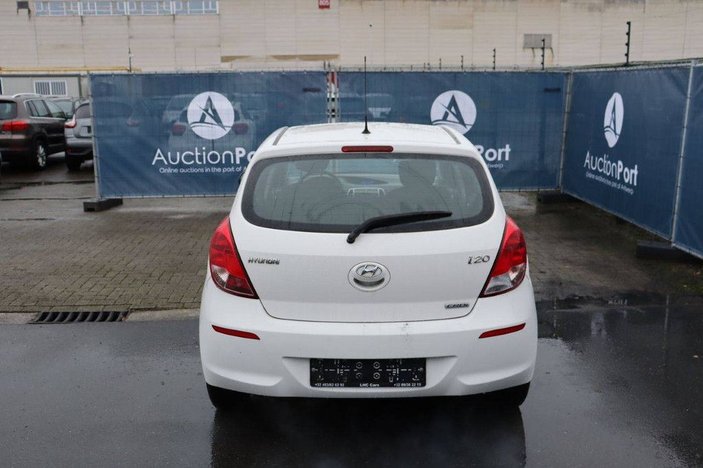 Pkw Hyundai i20 CRDi 75 PS Diesel 2013 (Marge)
