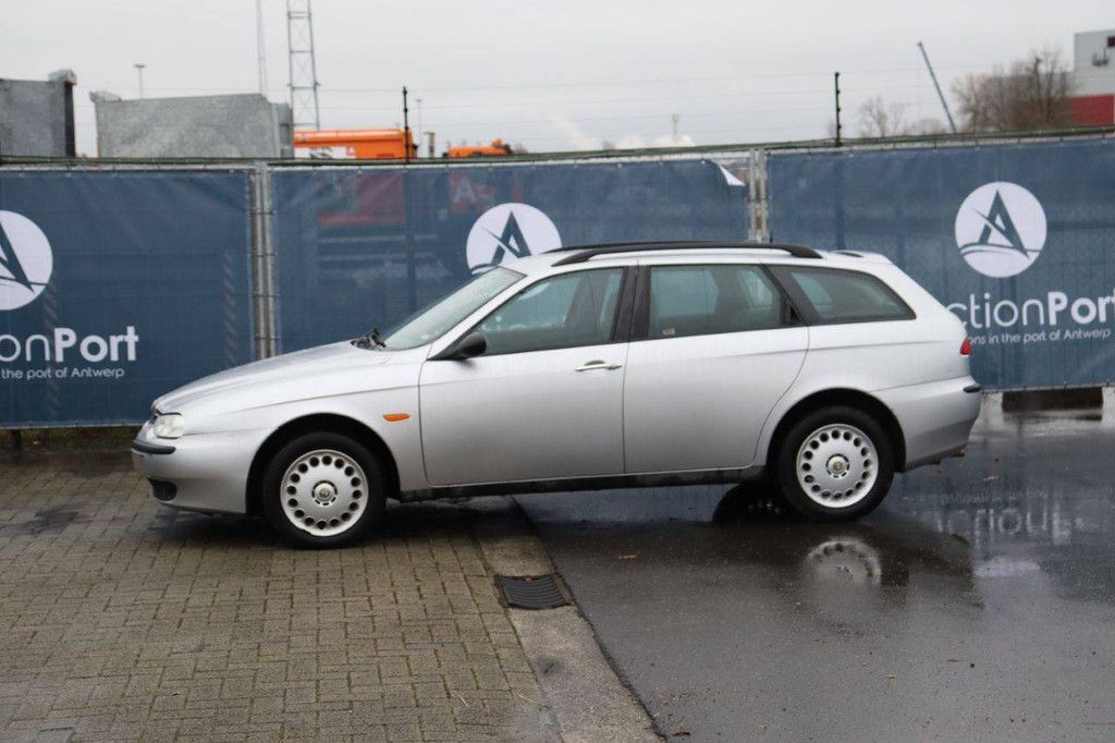 Passenger car Alfa Romeo T. Spark 1.6 156 Petrol 120hp 2000 (Margin)