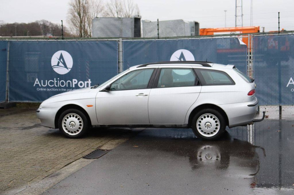 Passenger car Alfa Romeo T. Spark 1.6 156 Petrol 120hp 2000 (Margin)