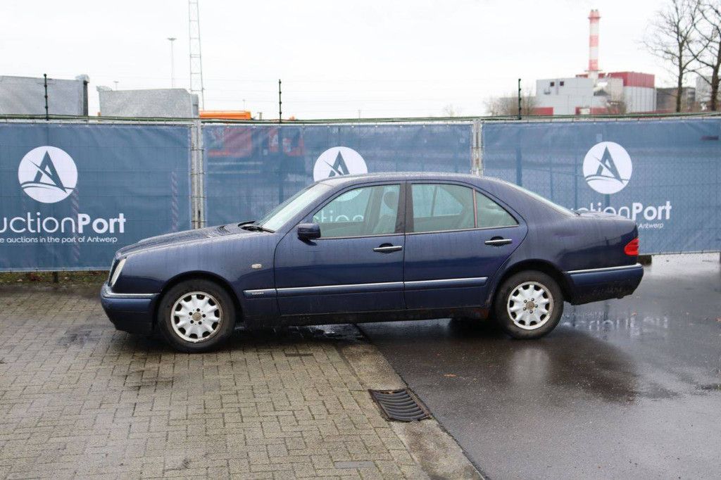 Passenger car Mercedes-Benz E220 CDI Diesel 136 hp 1999 (Margin)
