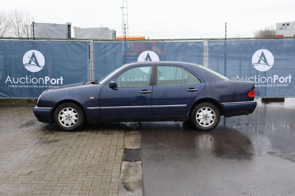 Passenger car Mercedes-Benz E220 CDI Diesel 136 hp 1999 (Margin)