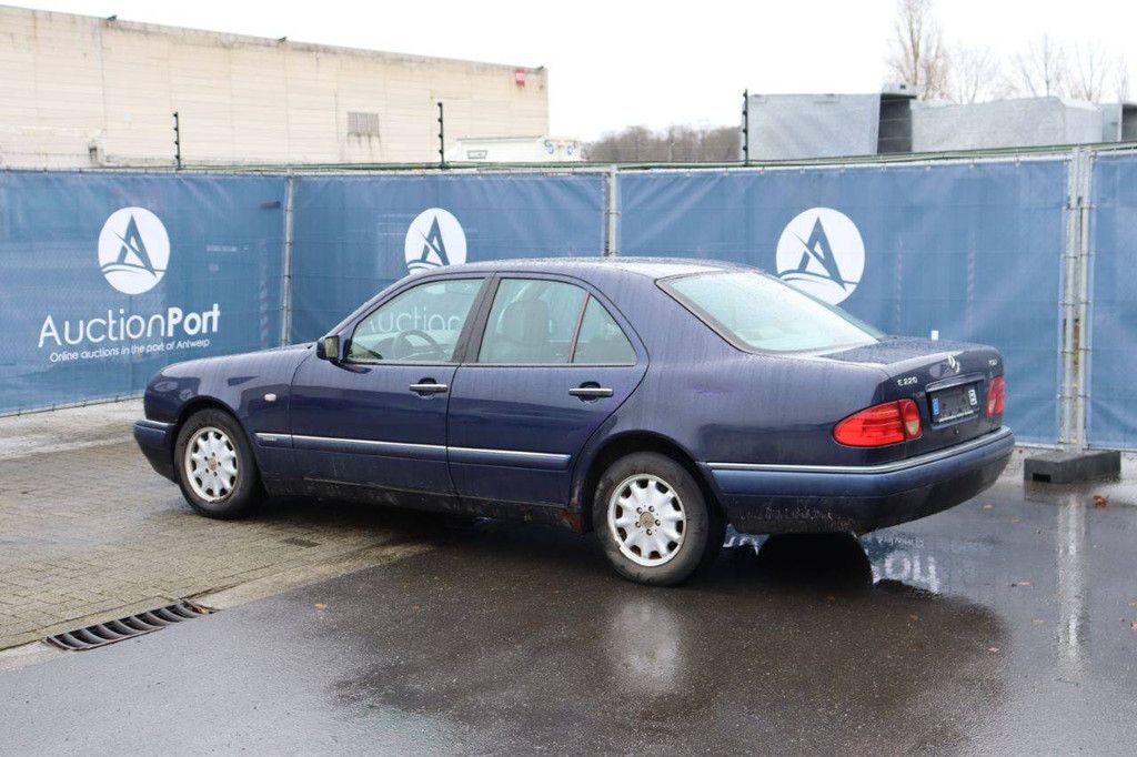 Passenger car Mercedes-Benz E220 CDI Diesel 136 hp 1999 (Margin)