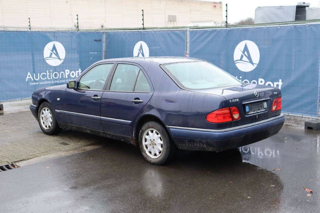 Passenger car Mercedes-Benz E220 CDI Diesel 136 hp 1999 (Margin)