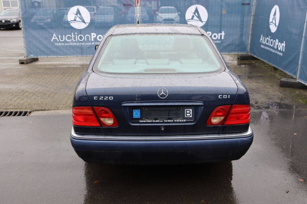 Passenger car Mercedes-Benz E220 CDI Diesel 136 hp 1999 (Margin)