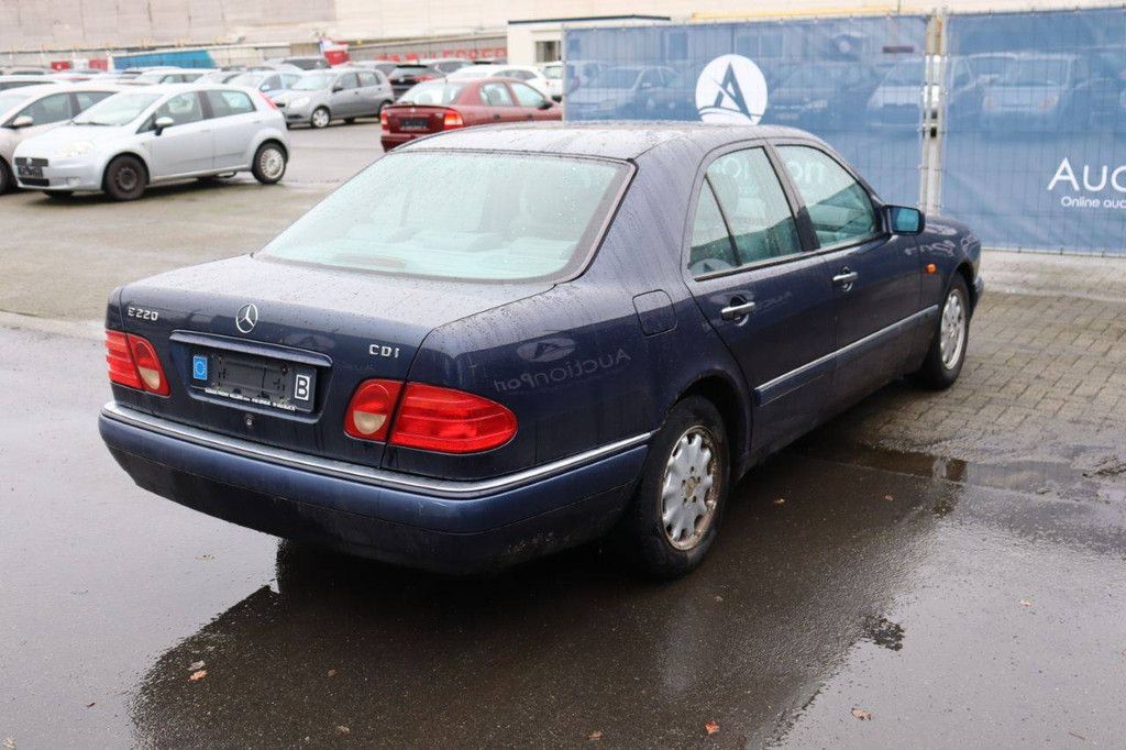 Passenger car Mercedes-Benz E220 CDI Diesel 136 hp 1999 (Margin)