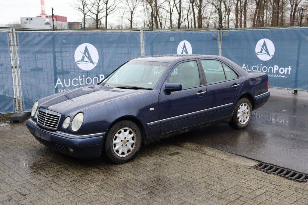 Passenger car Mercedes-Benz E220 CDI Diesel 136 hp 1999 (Margin)