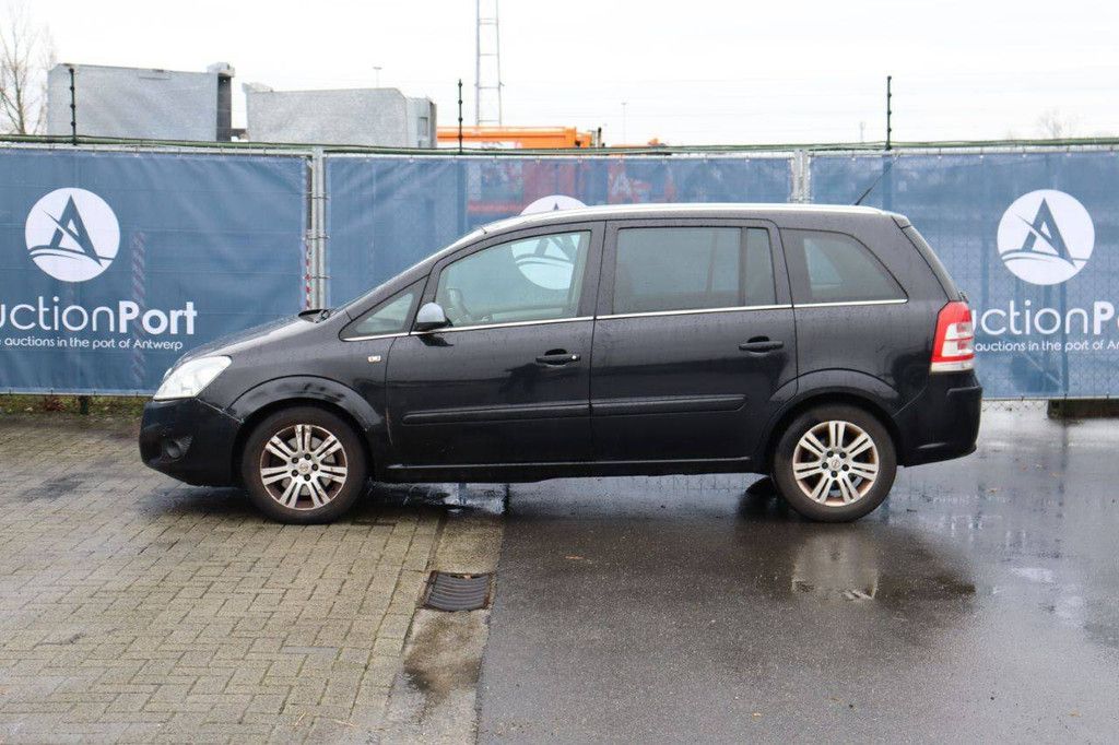 Passenger car Opel Zafira 1.9 CDTI Diesel 120 hp 2008 (Margin)